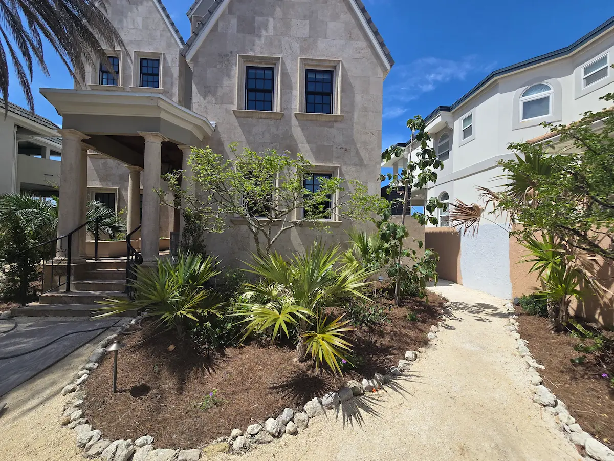 Garden maintenance by Living Spaces Gardening Well-maintained native landscape in Tampa Bay